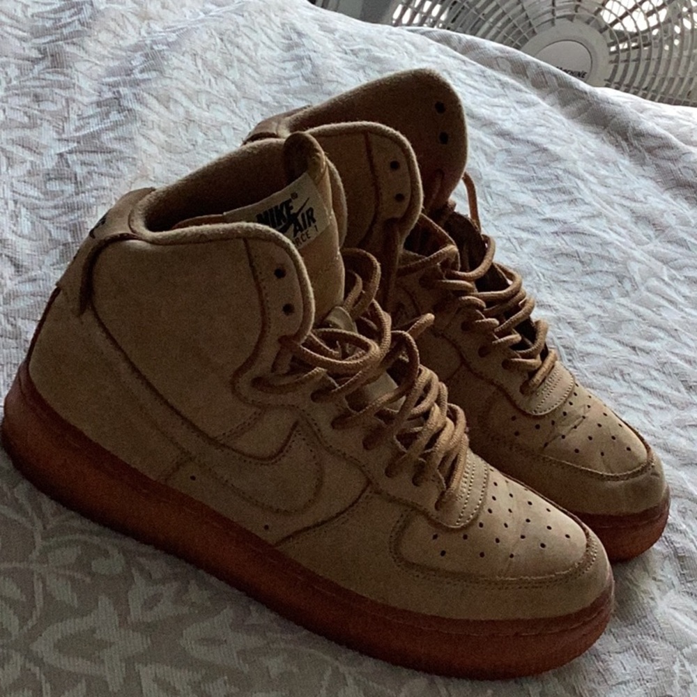 I am selling Air Force 1s